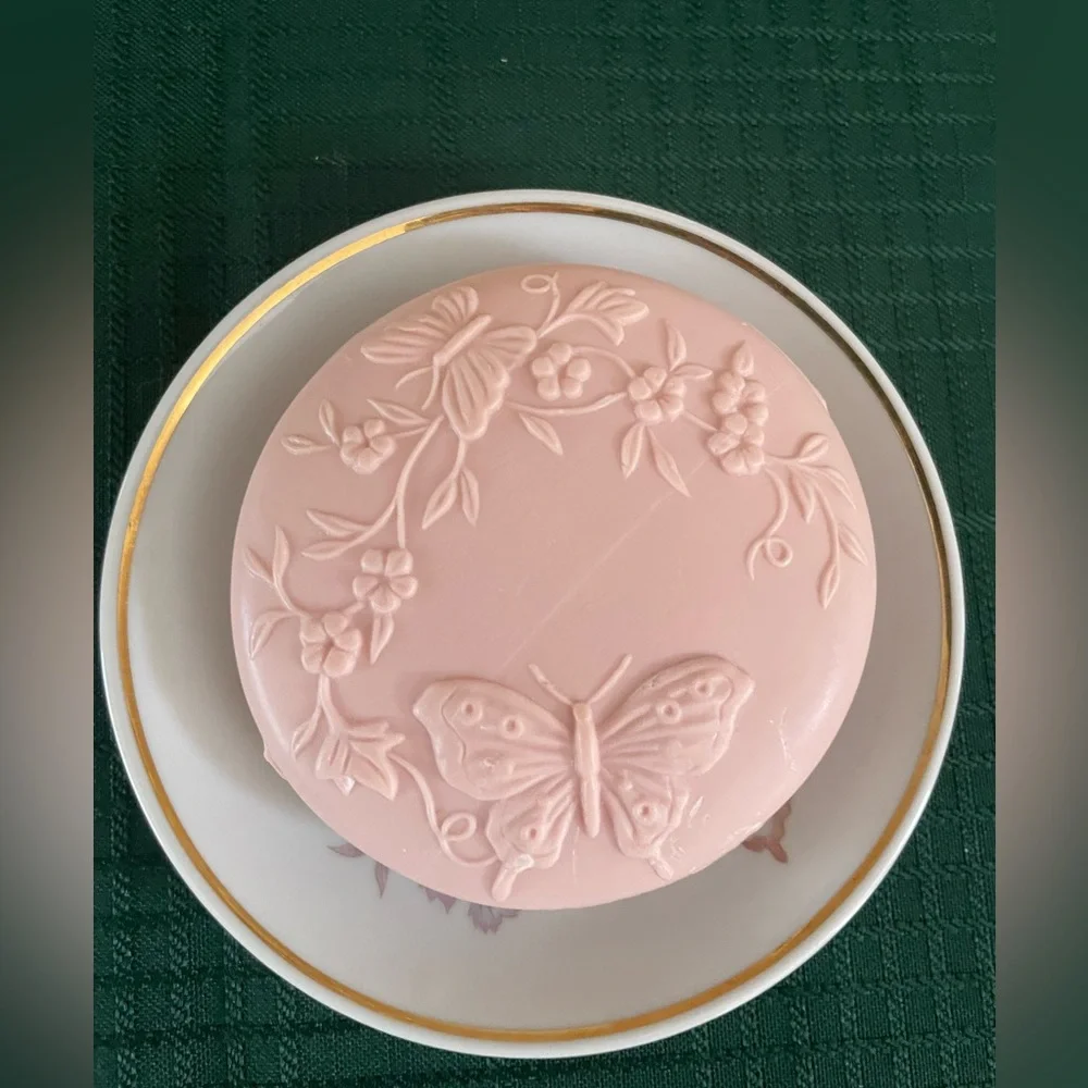 Vintage Avon 1979 dish with soap set. Never used.